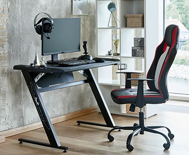 Schreibtisch LANGHOLM mit Gaming-Stuhl