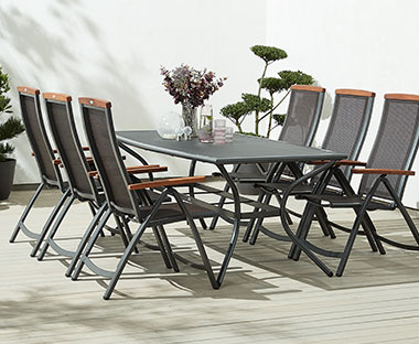 Table et chaises de jardin en noir toutes combinées