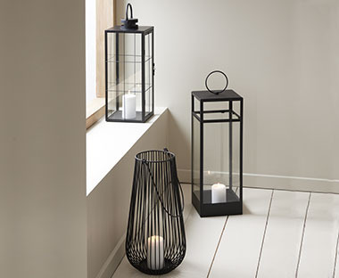 Trois types de lanternes noires, mais de taille, de style et de motif différents