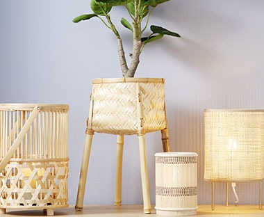 Vaso per piante in bambù di colore naturale con supporto