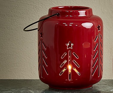 Lanterne rouge et petit dans le style de Noël