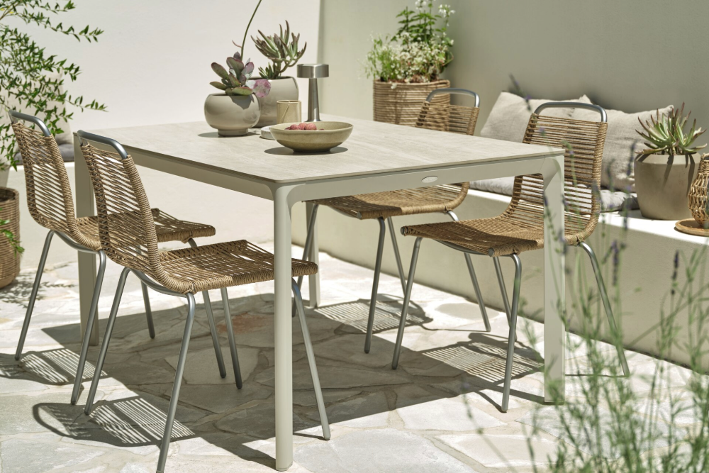 Spare 20-60% auf viele Gartentische