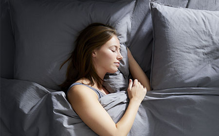 Comment mieux dormir lorsqu’il fait chaud?