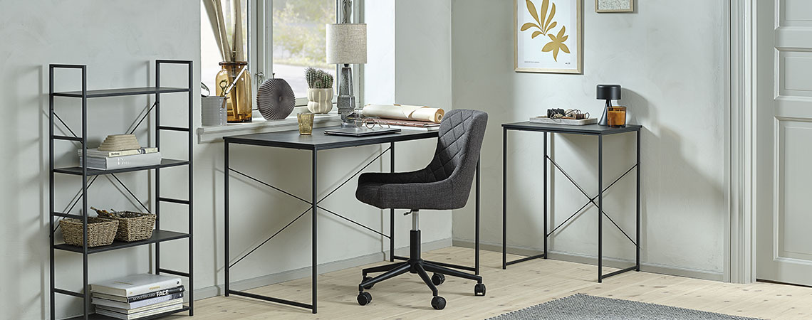 Bürostuhl mit niedriger Rückenlehne im Homeoffice