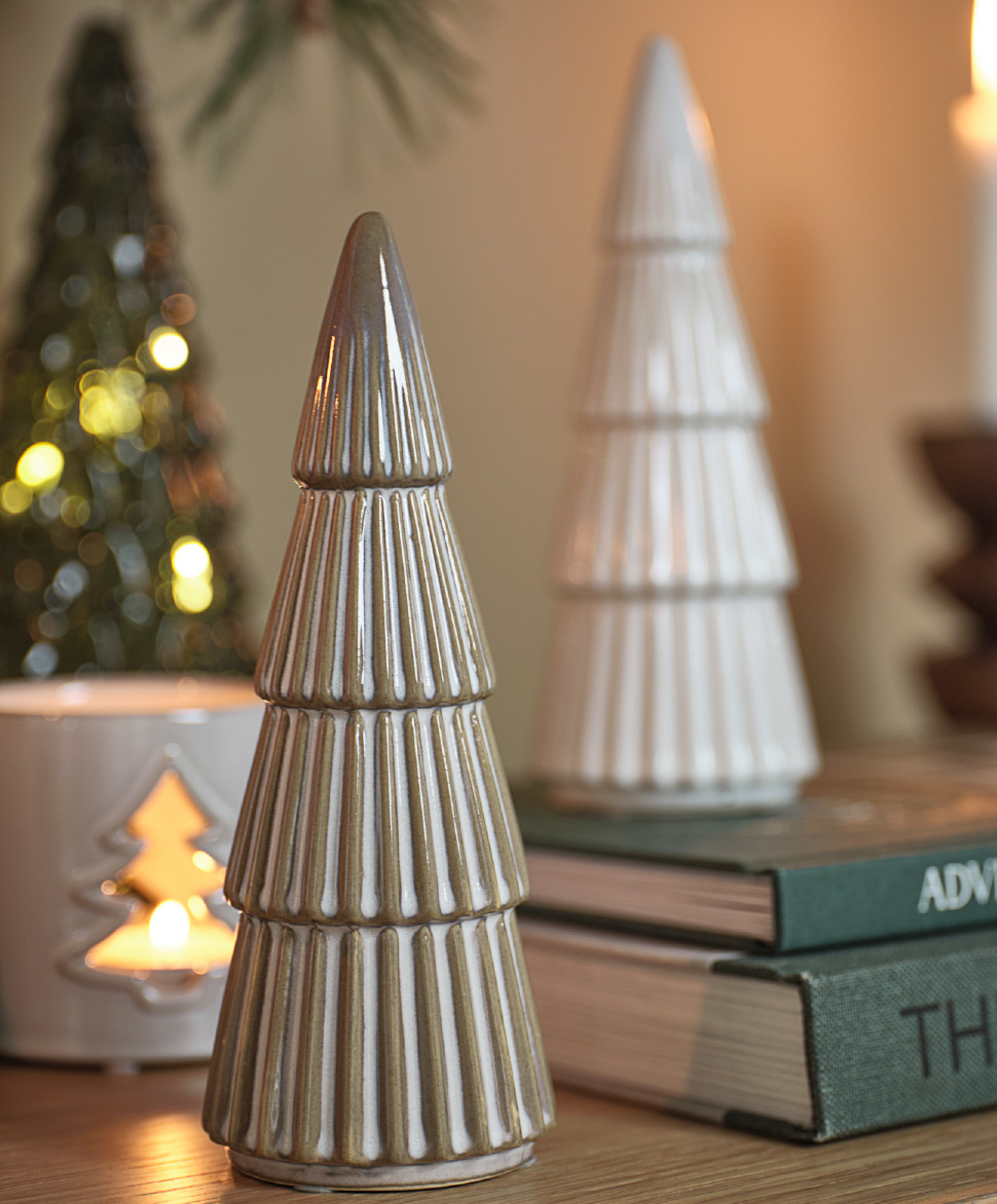 Élément décoratif en forme de sapin de Noël MYSING en blanc crème Arbre de Noël décoratif avec stries