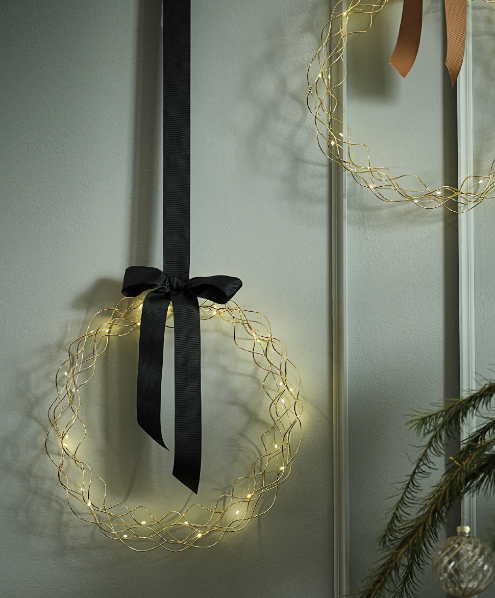 Couronne lumineuse SNE de couleur or avec minuterie Couronne de Noël de couleur or avec lumières LED et fonction de minuterie
