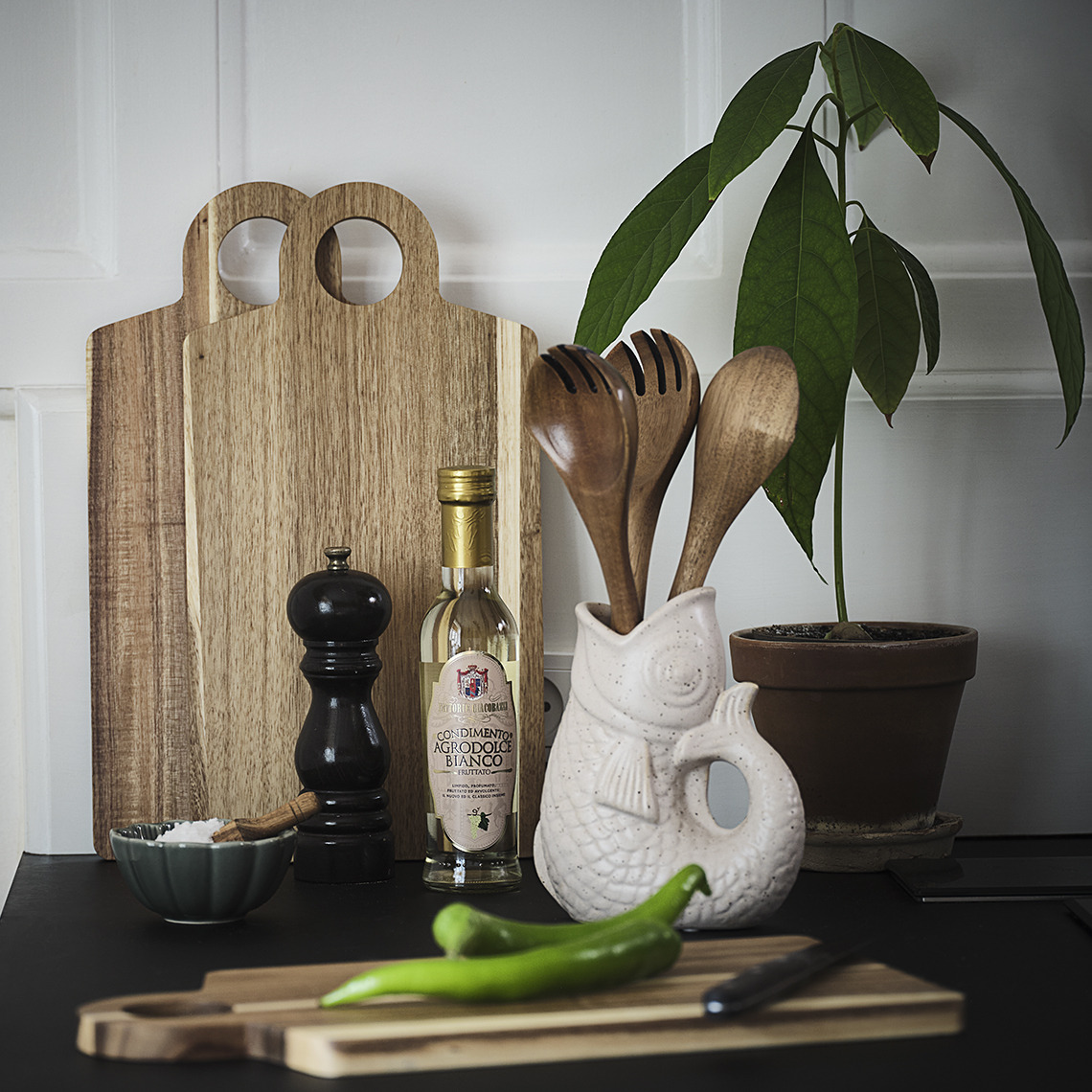 Vase en forme de poisson, bougie parfumée et plateau décoratif