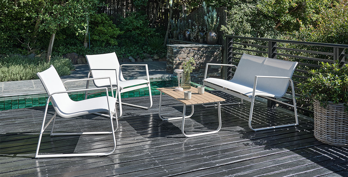 Set lounge da giardino che non richiede manutenzione, realizzato in legno artificiale, textiline e acciaio