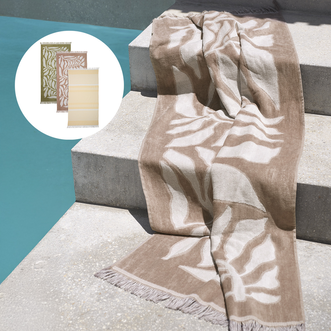 Serviettes de plage ROSENFORS et serviette de hammam EMSFORS Serviette de plage en coton au bord d’une piscine