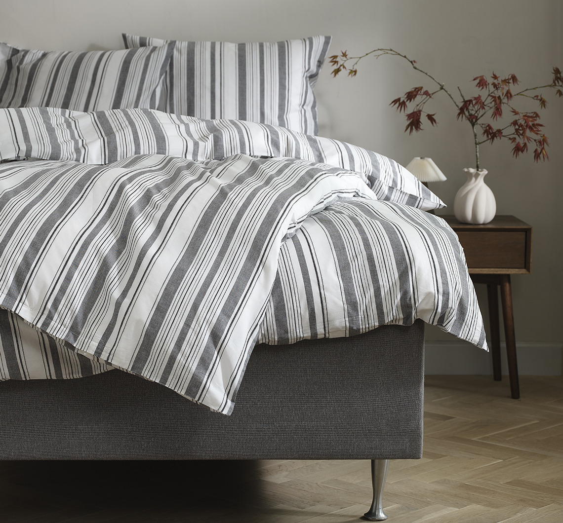 ll completo copripiumino IDA è realizzato in 100% cotone di alta qualità certificato STANDARD 100 by OEKO-TEX® e Better Cotton Completo copripiumino a righe