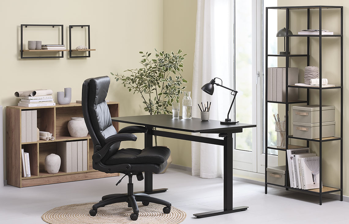 KASTBJERG Bürostuhl, LUNDTOFT Stehpult und TRAPPEDAL Regaleinheit Bürostuhl mit hoher Rückenlehne, Stehpult und Regaleinheiten im Homeoffice