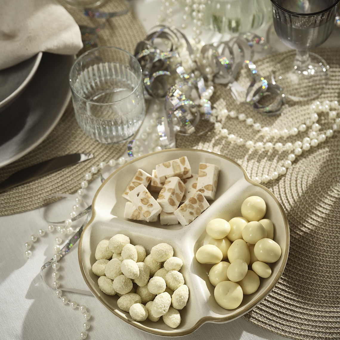 Plateau blanc avec compartiments pour collations  