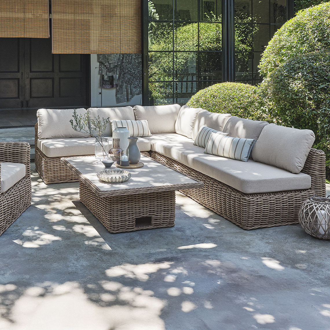 Beiges Rattan Lounge-Set mit Tisch