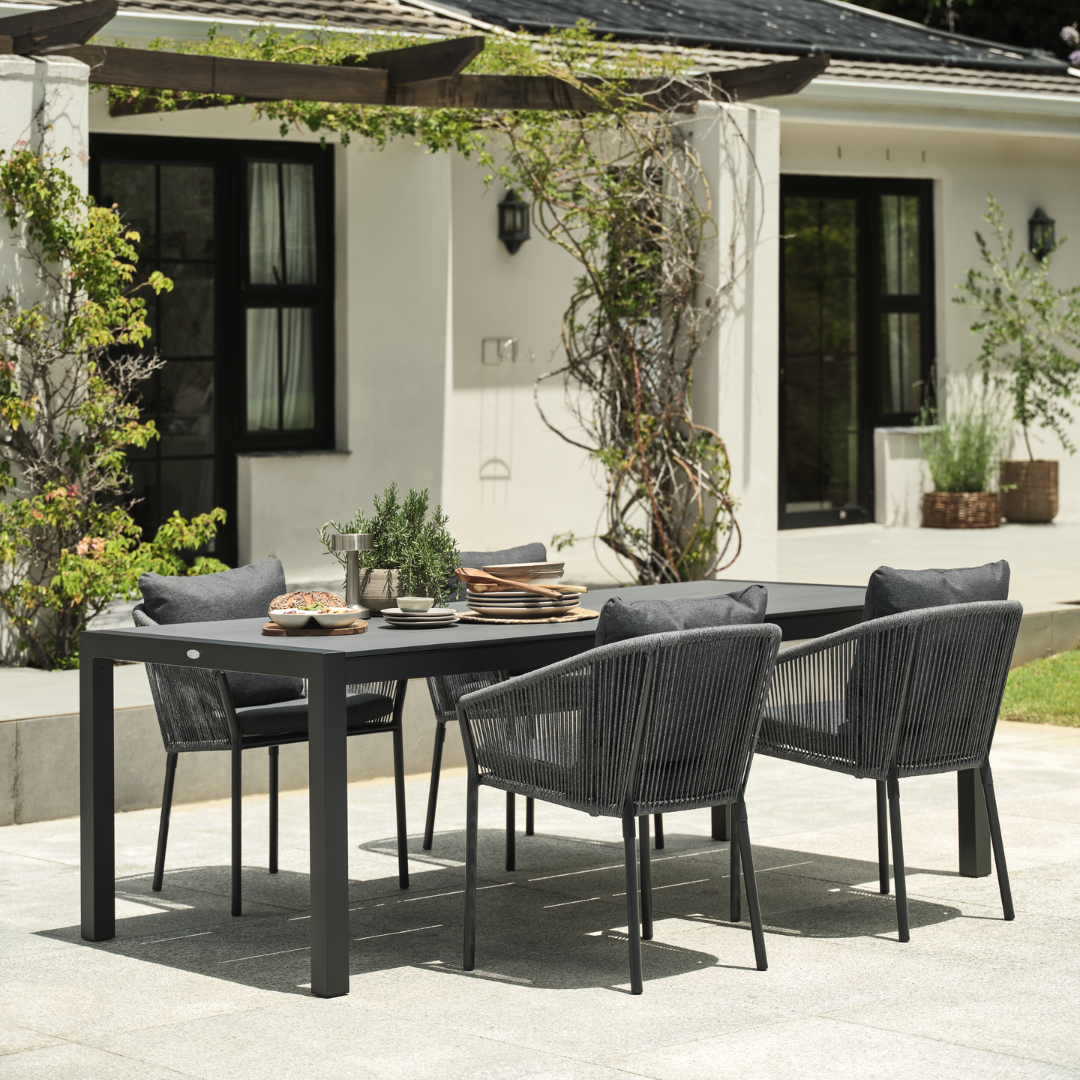 HAGEN Gartentisch und GILJA Gartenstühle