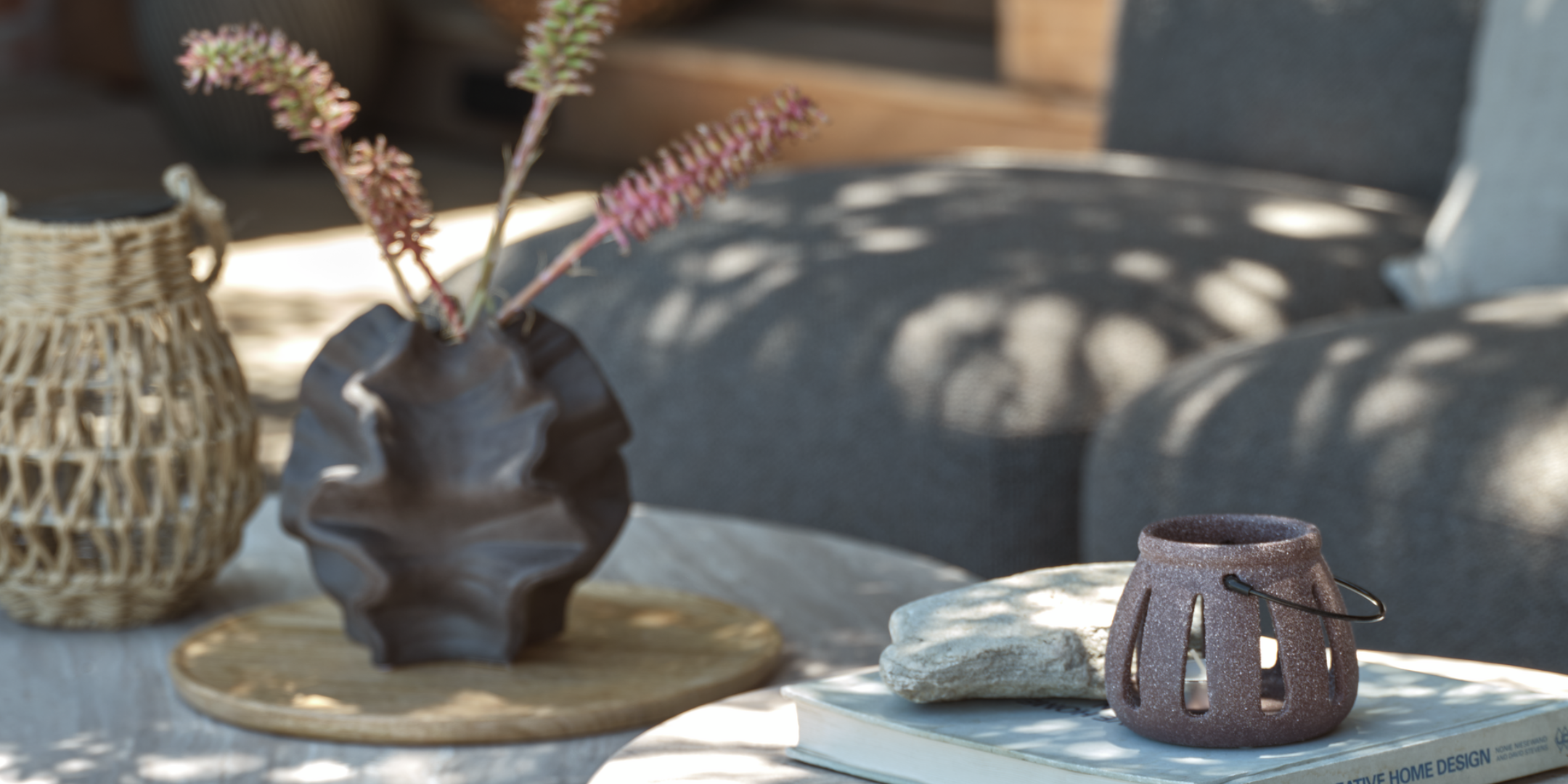 KNOTT Laterne und VILHELM Vase als Outdoor-Deko