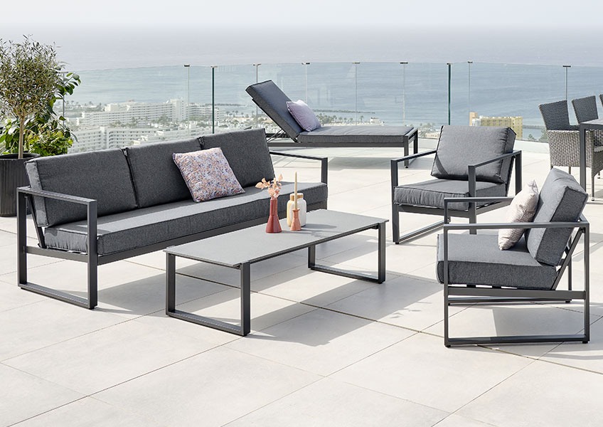 Lounge-Set und Sonnenliege VONGE Lounge-Set und Sonnenliege in dunkelgrau aus schnell trocknendem Material